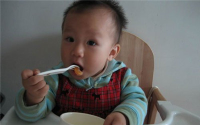 寶寶只吃零食，不吃飯。怎麼辦？