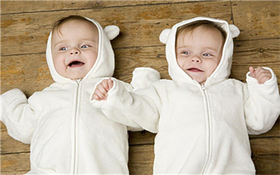 寶媽看過來：教你如何喂養雙胞胎