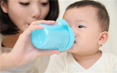 【育兒知識】給孩子喝水的四大注意事項