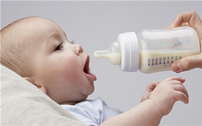 如何預防寶寶和奶粉上火？