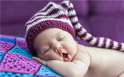 育兒小妙招：從睡相看寶寶健康