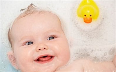 洗澡大學問：新生兒洗澡五種問題