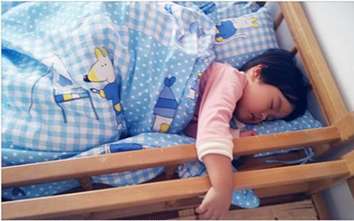 寶寶睡覺有講究 哪個姿勢最好？