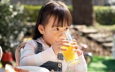 孩子常喝甜飲料易得七種病 別再給孩子喝了！