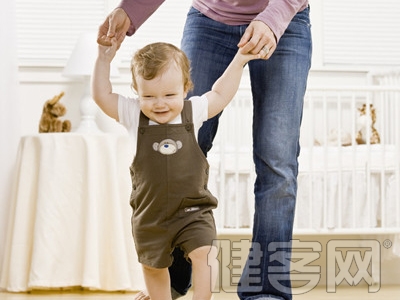 小兒過早學走路可能導致O型腿