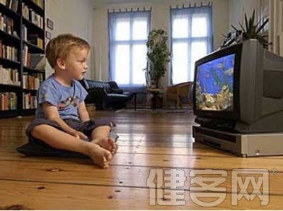 兒童看電視多影響睡眠