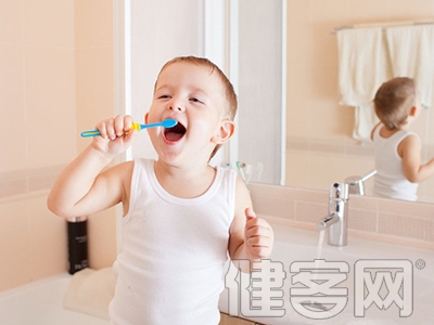 不同年齡段的寶寶刷牙方法