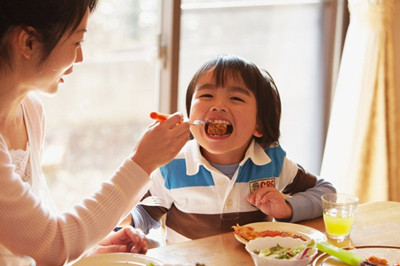 孩子吃得好反而長得慢 當心是蛋白質過剩！