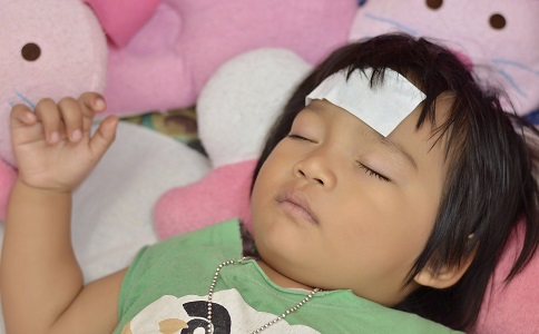 寶寶發燒可以用退燒藥嗎 寶寶退燒藥什麼時候用 寶寶退燒藥的使用方法