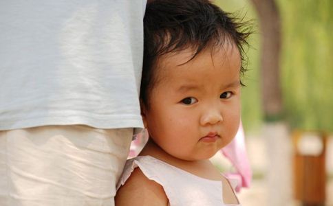 小兒支氣管炎的病因 引起小兒支氣管炎的因素 哪些原因引起小兒支氣管炎