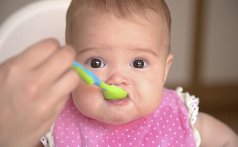 小兒便秘吃什麼好 緩解寶寶便秘的食譜 小兒便秘吃什麼食物